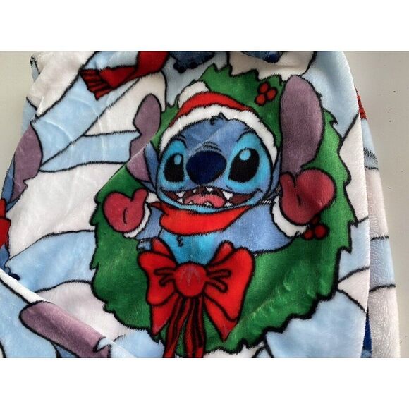 Disney Stitch Christmas Holiday Throw Blanket 50”x70” Wreath Santa Hat Scarf NEW - Picture 7 of 13